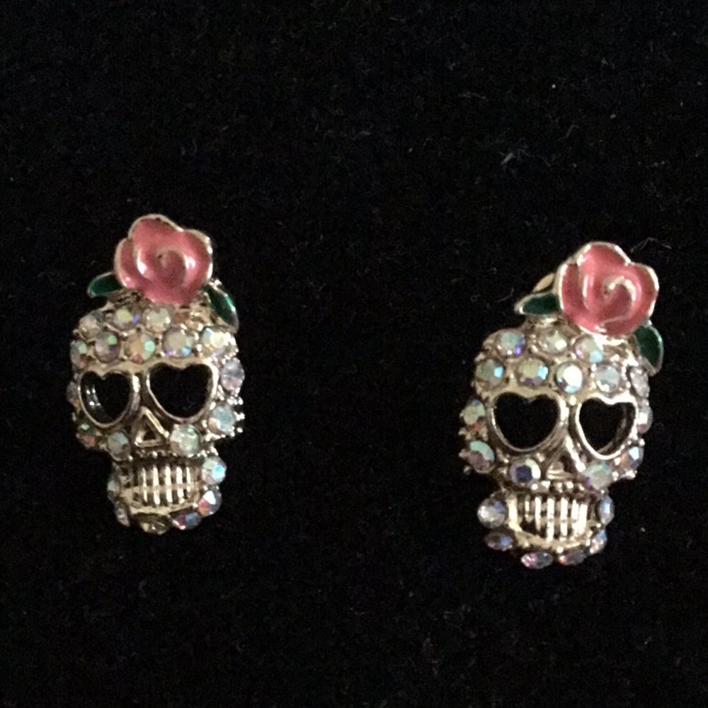 IRIDESCENT SMILING SKULL EARRINGS with PINK ROSE